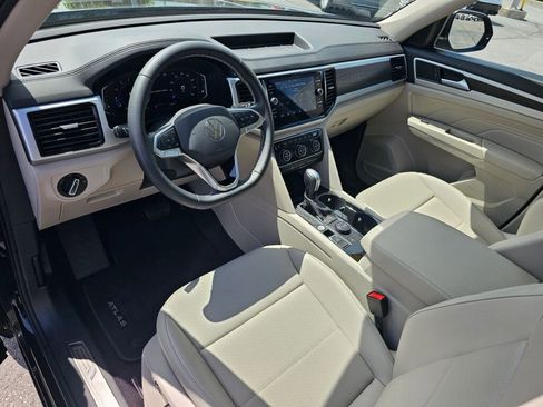 Used 2023 Volkswagen Atlas SE w/ Panoramic Sunroof Package AWD/4WD image 2