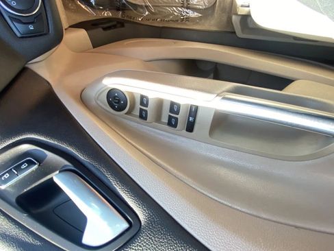 Used 2015 Ford Escape SE w/ Equipment Group 201A FWD image 17