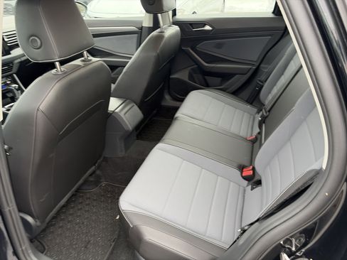 Certified 2025 Volkswagen Jetta SE image 12