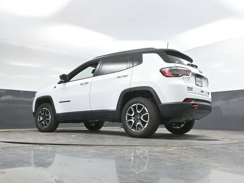 Used 2025 Jeep Compass Trailhawk AWD/4WD image 52
