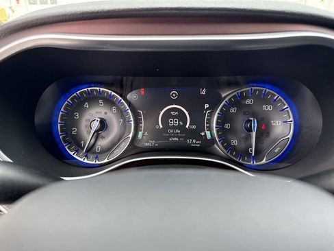 Used 2020 Chrysler Pacifica Limited image 27
