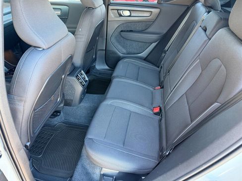 Used 2022 Volvo XC40 P8 Recharge image 11