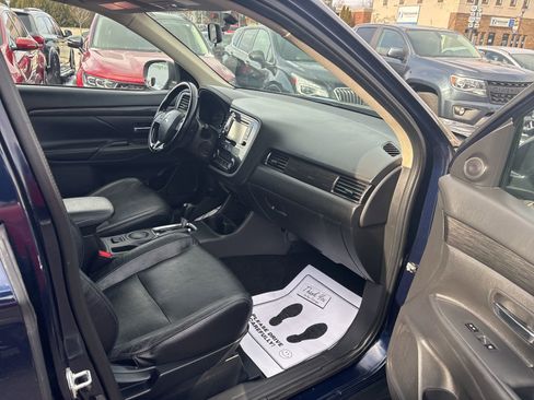 Used 2016 Mitsubishi Outlander SE image 19