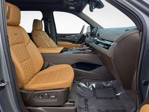 Certified 2022 Cadillac Escalade ESV Sport AWD/4WD image 41
