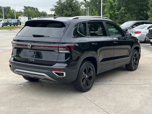 New 2026 Volkswagen Taos SE FWD image 9
