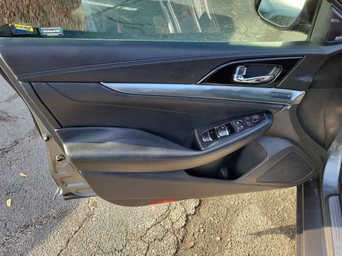 Used 2018 Nissan Maxima SR w/ Midnight Edition FWD image 13