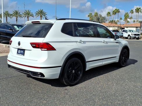 Certified 2022 Volkswagen Tiguan SE R-Line image 7