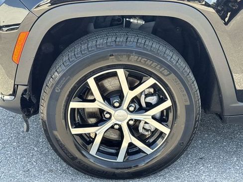 Used 2024 Jeep Grand Cherokee L Limited image 22