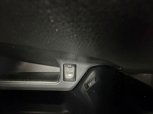Used 2019 Toyota C-HR XLE FWD image 29
