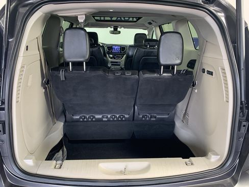 Used 2019 Chrysler Pacifica Limited FWD image 33