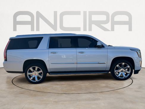 Used 2020 Cadillac Escalade ESV Luxury image 11