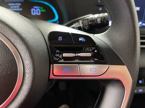 Certified 2025 Hyundai Elantra Hybrid FWD image 31
