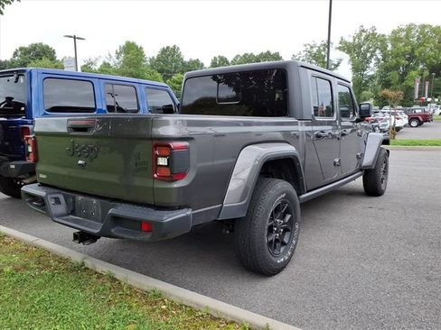 Used 2024 Jeep Gladiator Sport AWD/4WD image 7