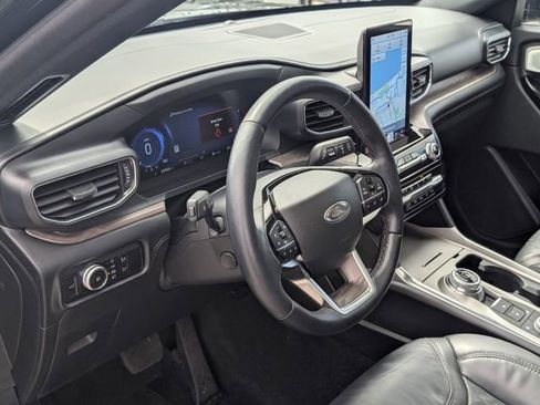 Used 2023 Ford Explorer Platinum w/ Technology Package AWD/4WD image 12