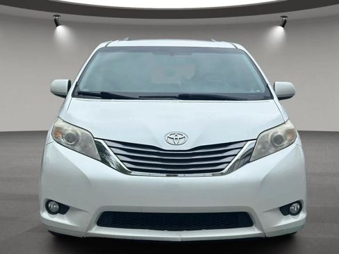 Used 2015 Toyota Sienna XLE w/ XLE Navigation Package FWD image 2