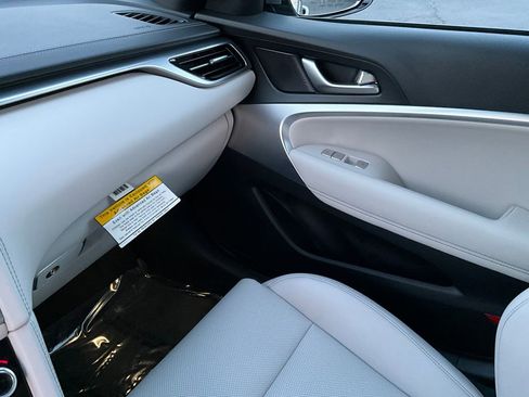 Used 2025 Genesis G70 2.5T image 41