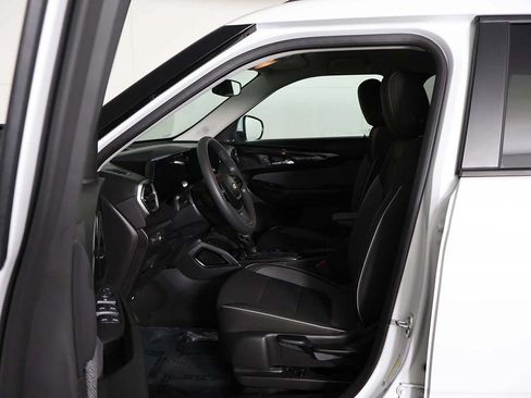 Used 2025 Chevrolet TrailBlazer LT AWD/4WD image 25