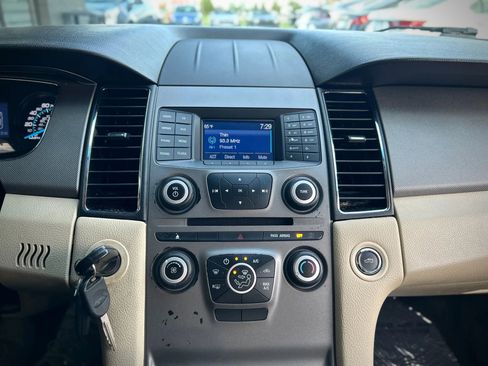 Used 2015 Ford Taurus SE image 17