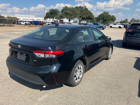 Used 2025 Toyota Corolla LE FWD image 4