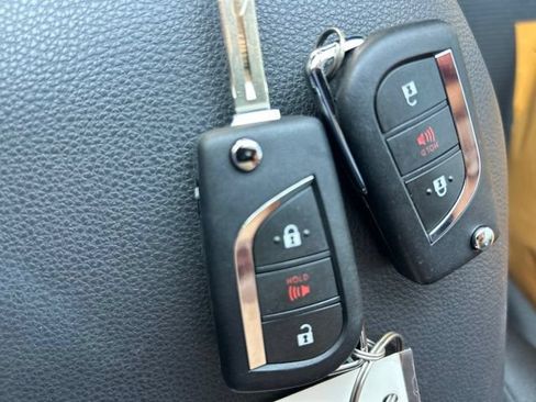 Used 2025 Toyota RAV4 LE AWD/4WD image 21