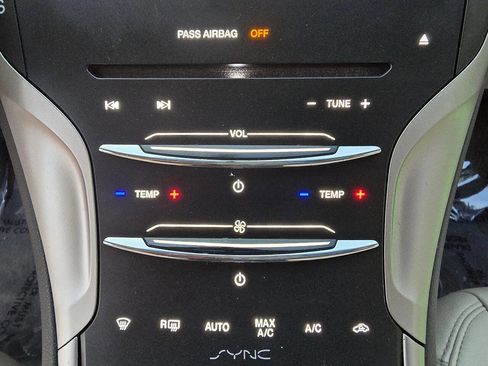 Used 2016 Lincoln MKZ image 38