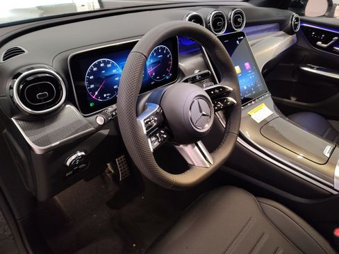 Used 2026 Mercedes-Benz GLC 300 image 4