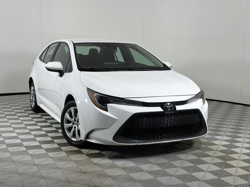 Used 2022 Toyota Corolla LE FWD image 2