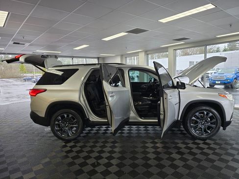 Used 2021 Chevrolet Traverse RS image 18