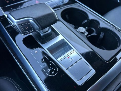 Used 2023 Audi Q8 Prestige w/ Prestige Package image 18