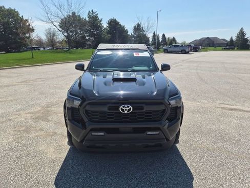 Used 2024 Toyota Tacoma TRD Sport AWD/4WD image 2