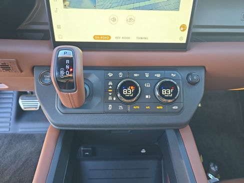 Certified 2025 Land Rover Defender 110 image 27