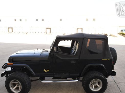Used 1993 Jeep Wrangler 4WD image 3