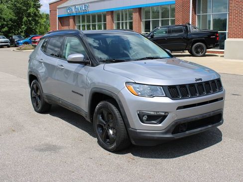 Used 2021 Jeep Compass Latitude w/ Sun and Sound Group AWD/4WD image 2