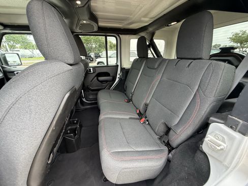 Used 2024 Jeep Wrangler Unlimited Rubicon AWD/4WD image 12