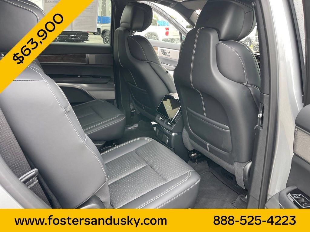 Used 2026 Cadillac Vistiq Luxury AWD/4WD image 17