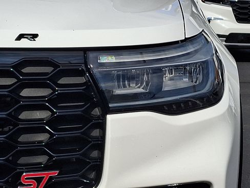 Used 2025 Ford Explorer ST AWD/4WD image 9