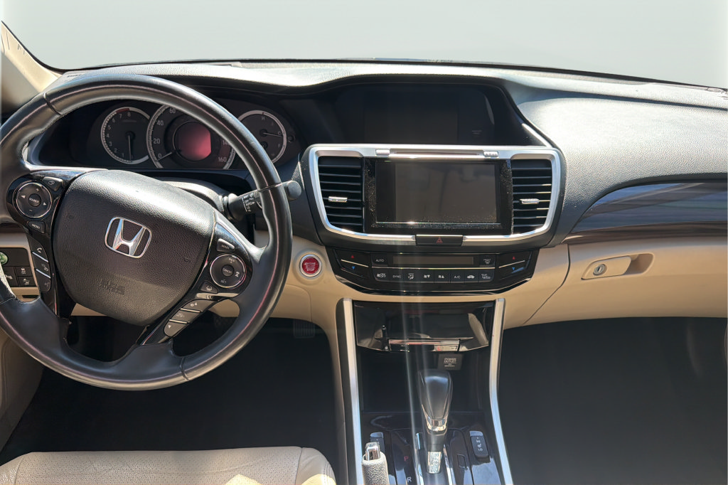 Used 2017 Honda Accord Touring image 15