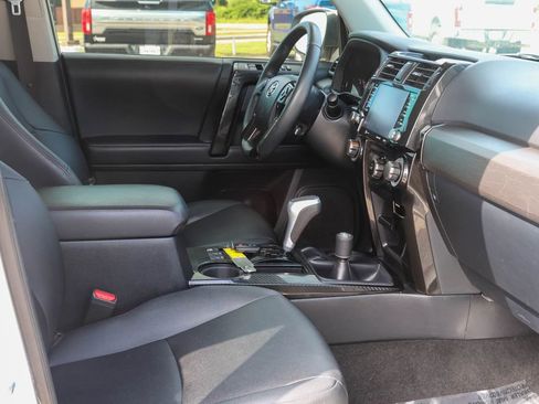 Used 2021 Toyota 4Runner TRD Off-Road Premium AWD/4WD image 9