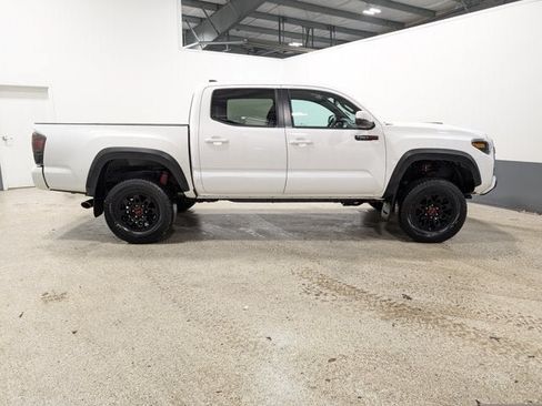 Used 2018 Toyota Tacoma TRD Pro AWD/4WD image 2