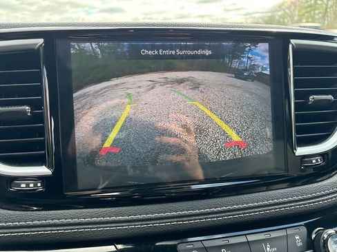 Used 2025 Chrysler Pacifica Limited AWD/4WD image 23