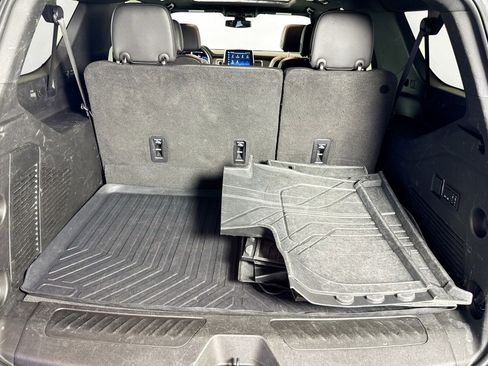 Used 2022 Chevrolet Suburban LT w/ Luxury Package image 25