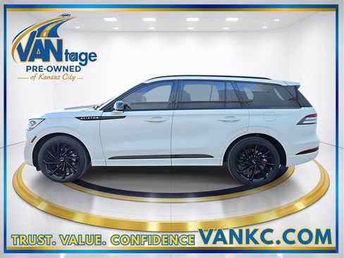 Used 2024 Lincoln Aviator Reserve w/ Equipment Group 201A image 10