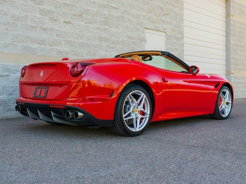 Used 2015 Ferrari California T RWD image 23
