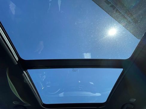 Used 2024 Jeep Grand Cherokee Limited w/ Luxury Tech Group II image 10