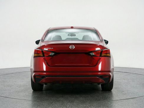 Used 2025 Nissan Altima 2.5 SV FWD image 7