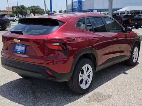 Used 2025 Chevrolet Trax LS FWD image 7