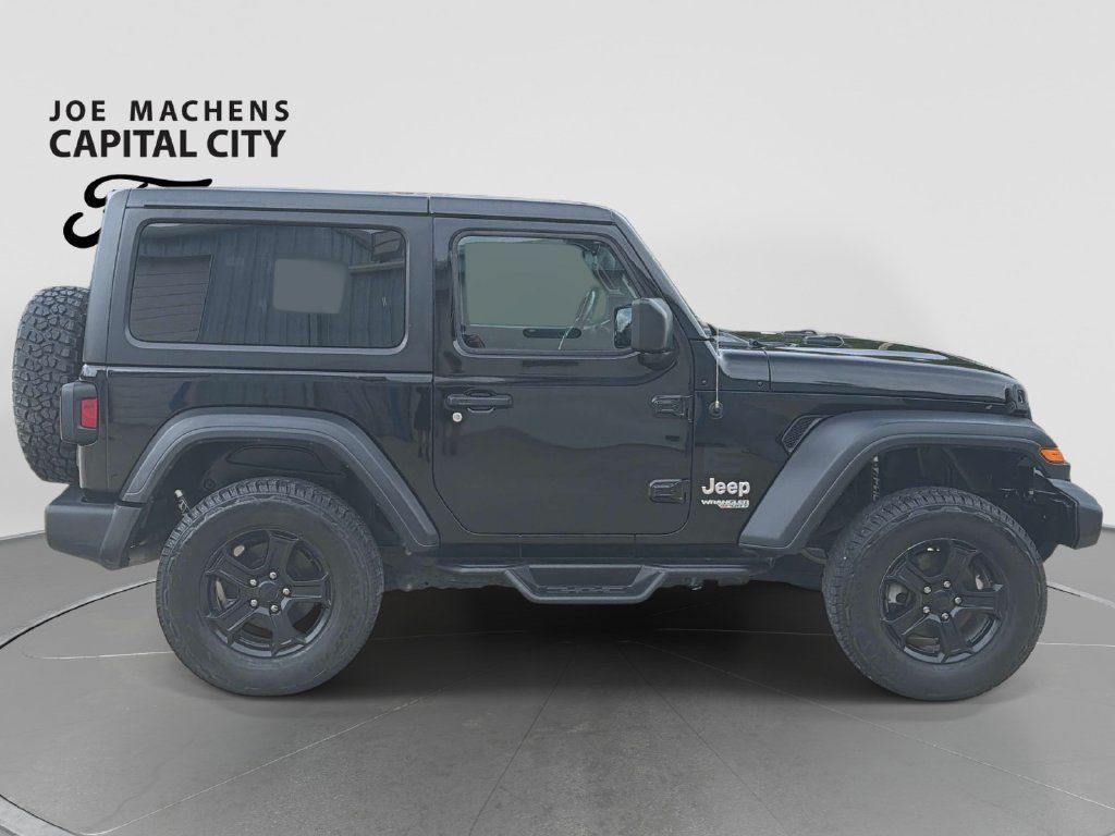 Used 2018 Jeep Wrangler Sport AWD/4WD image 3