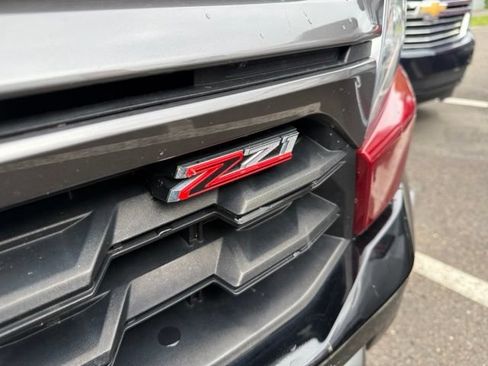 Used 2021 Chevrolet Colorado Z71 AWD/4WD image 2