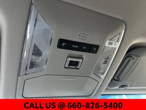 Used 2025 Toyota RAV4 XLE AWD/4WD image 17
