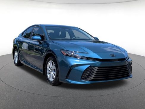 Used 2025 Toyota Camry LE w/ Convenience Package FWD image 8